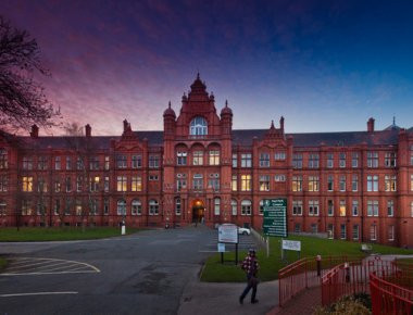 ΕΚΤΑΚΤΟ: Εκκενώνεται το πανεπιστήμιο Salford στο Μάντσεστερ- Λήξη συναγερμού (φωτό)